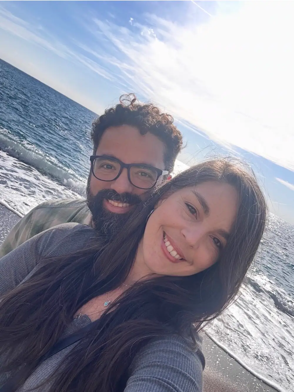 Damaris y Duamed junto al mar